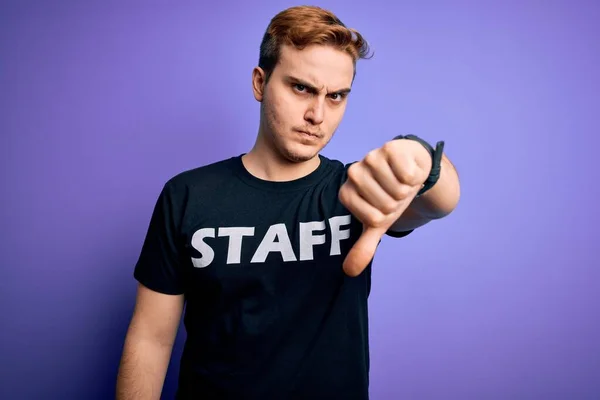 Jeune Homme Roux Beau Travailleur Portant Uniforme Shirt Personnel Sur — Photo