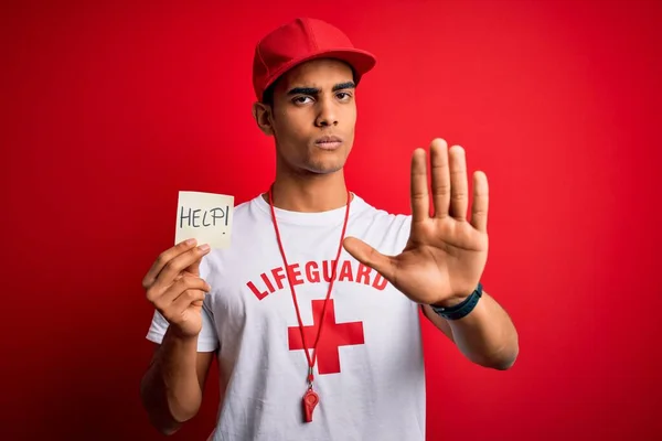Joven Hombre Salvavidas Afroamericano Guapo Usando Silbato Sosteniendo Recordatorio Ayuda — Foto de Stock
