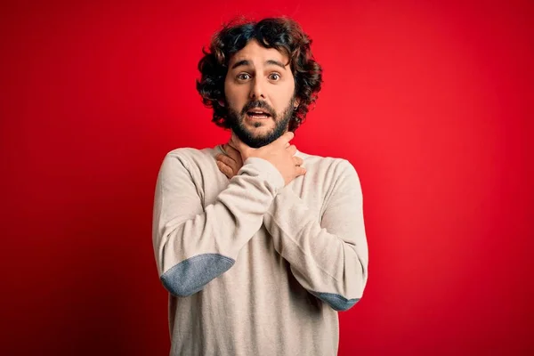 Jovem Homem Bonito Com Barba Vestindo Camisola Casual Sobre Fundo — Fotografia de Stock