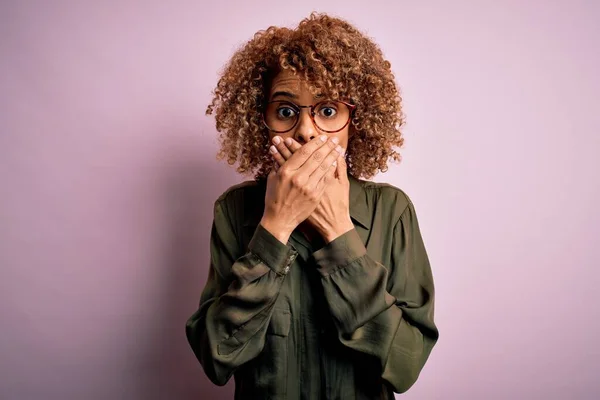 Young Beautiful African American Woman Wearing Casual Shirt Glasses Pink — Stock Photo, Image