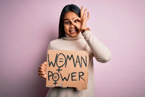 Junge Asiatische Aktivistin Fragt Nach Frauenrechten Und Hält Ein Banner — Stockfoto
