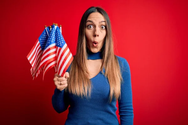 Young Blonde Patriotic Woman Holding Usa Flag Independence Day 4Th — Stock Photo, Image