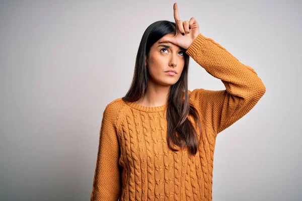 Jovem Bela Mulher Morena Vestindo Camisola Casual Sobre Fundo Branco — Fotografia de Stock