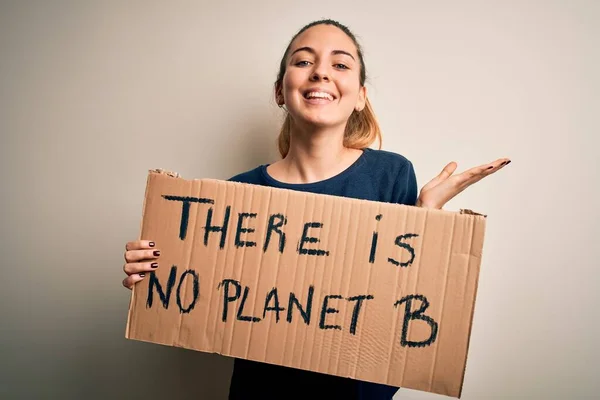 Jonge Mooie Blonde Vrouw Met Blauwe Ogen Vragen Planeet Beschermen — Stockfoto