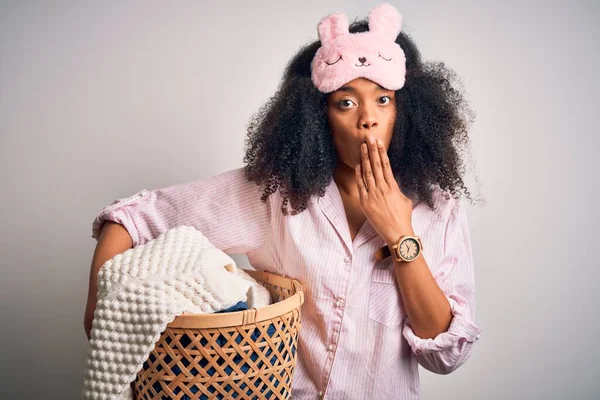 Fiatal Afro Amerikai Afro Haj Visel Pizsama Csinál Mosás Házimunka — Stock Fotó