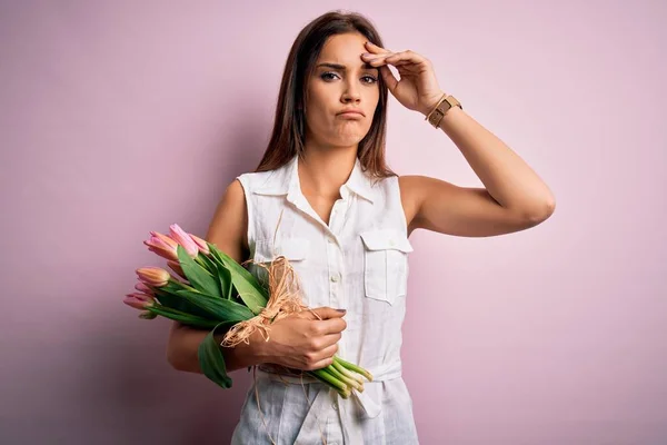 Young Beautiful Brunette Woman Holding Bouquet Tulips Flowers Pink Background — Stock Photo, Image