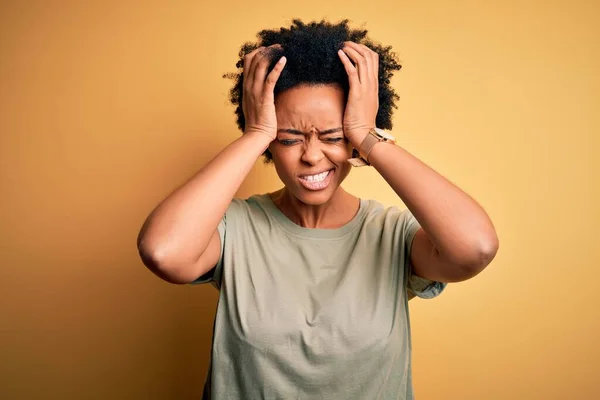 Young Beautiful African American Afro Woman Curly Hair Wearing Casual — Stockfoto