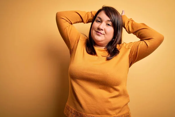 Beautiful Brunette Size Woman Wearing Casual Sweater Isolated Yellow Background — Stock Photo, Image