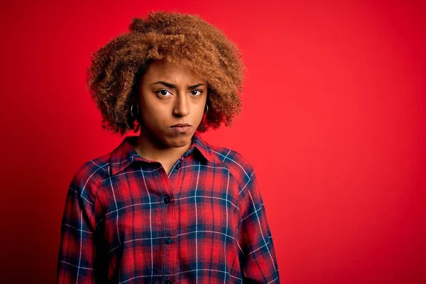 Giovane Bella Afro Donna Afro Americana Con Capelli Ricci Indossa — Foto Stock