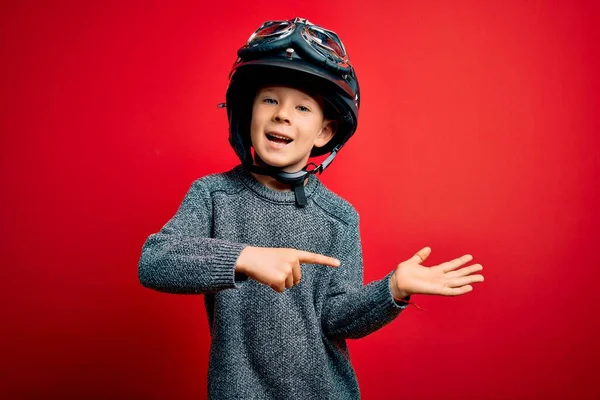 Ung Liten Kaukasisk Unge Bär Vintage Biker Motorcykel Hjälm Och — Stockfoto