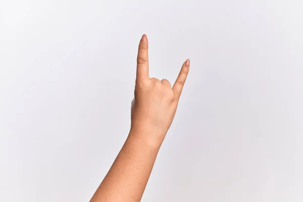 Mão Jovem Caucasiano Gesticulando Símbolo Rock Roll Mostrando Chifres Obscenos — Fotografia de Stock