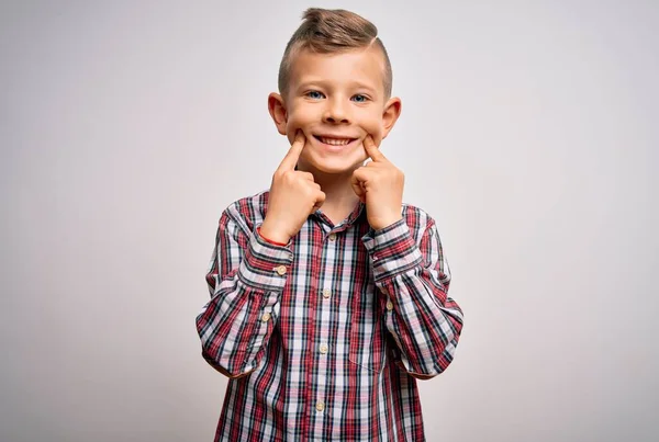 Joven Niño Caucásico Con Ojos Azules Vistiendo Elegante Camisa Pie — Foto de Stock