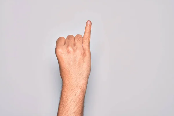 Mano Joven Caucásico Mostrando Los Dedos Sobre Fondo Blanco Aislado — Foto de Stock