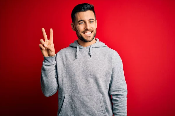 Young Handsome Sportsman Wearing Sweatshirt Standing Isolated Red Background Showing — Stock Photo, Image