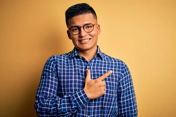 Young Handsome Latin Man Wearing Casual Shirt Glasses Yellow Background — Stock Photo, Image