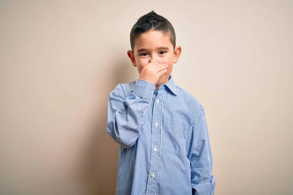 Ein Kleiner Junge Elegantem Hemd Der Vor Isoliertem Hintergrund Steht — Stockfoto