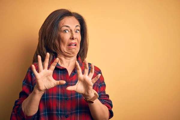 Middle Age Beautiful Woman Wearing Casual Shirt Standing Isolated Yellow — Stock Photo, Image