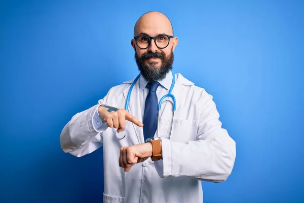 Handsome Bald Doctor Man Beard Wearing Glasses Stethoscope Blue Background — Stock Photo, Image