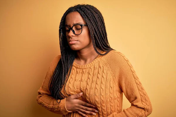 Jeune Femme Intelligente Afro Américaine Portant Des Lunettes Pull Décontracté — Photo