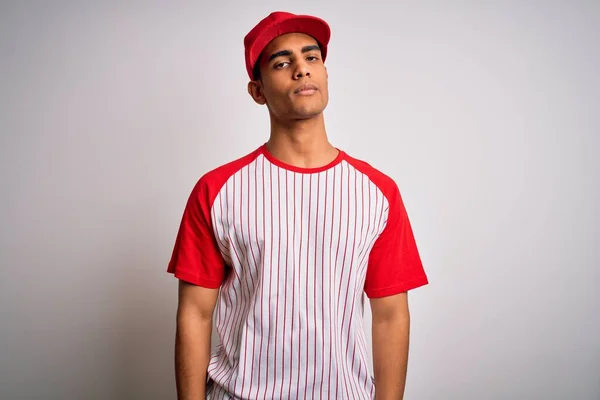 Jovem Atleta Afro Americano Bonito Vestindo Camiseta Beisebol Listrado Boné — Fotografia de Stock