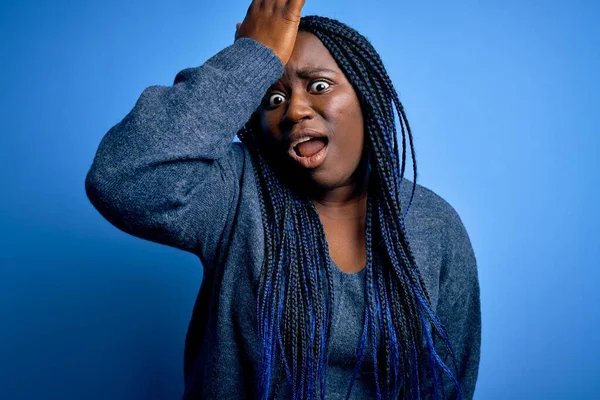 African American Size Woman Braids Wearing Casual Sweater Blue Background — Stock Photo, Image