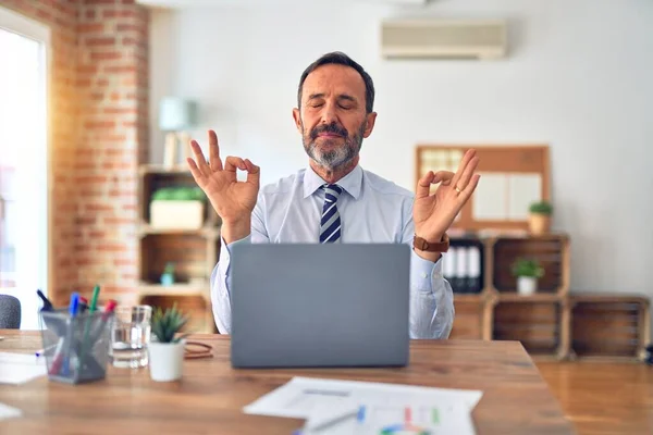 Middle Age Handsome Businessman Wearing Tie Sitting Using Laptop Office — Stockfoto