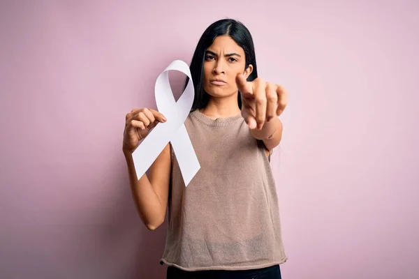 Young Beautiful Hispanic Woman Holding White Ribbon Stop Violence Lung — Stock Photo, Image