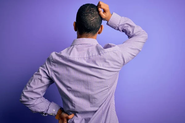 Schöner Afrikanisch Amerikanischer Mann Mit Gestreiftem Hemd Und Brille Über — Stockfoto