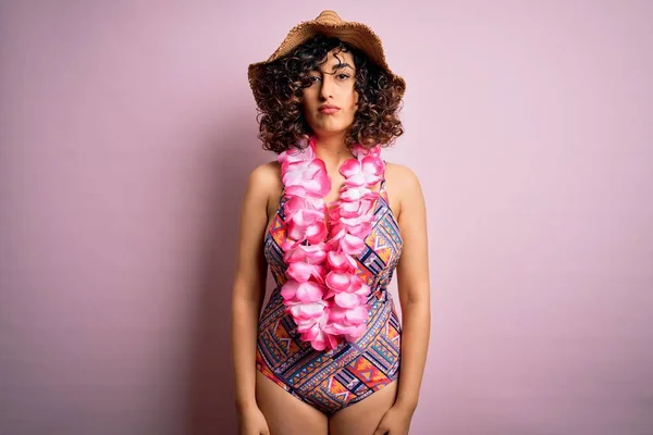 Jovem Mulher Árabe Bonita Férias Vestindo Maiô Havaianas Flores Lei — Fotografia de Stock
