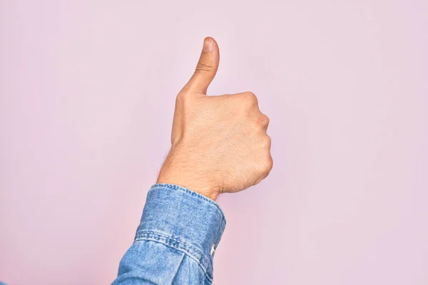 Hand Caucasian Young Man Showing Fingers Isolated Pink Background Doing — Stock Photo, Image