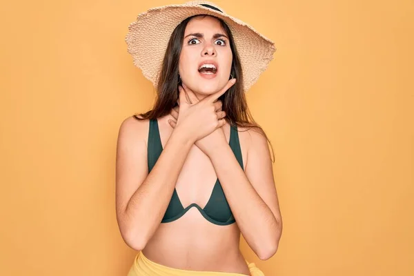 Menina Bonita Nova Vestindo Biquíni Swimwear Chapéu Sol Verão Sobre — Fotografia de Stock