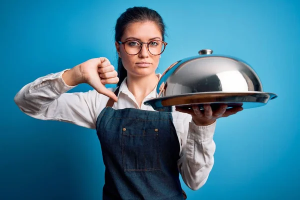 Young Beautiful Waitress Woman Blue Eyes Holding Tray Dome Isolated — Stock Photo, Image