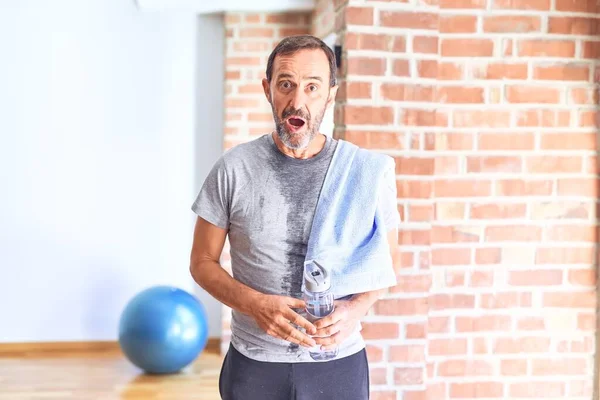 Middle Age Handsome Sportman Sweaty Holding Bottle Water Towel Exercise — Stock Photo, Image