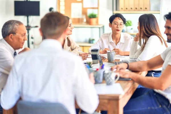 Werknemers Uit Het Bedrijfsleven Werken Samen Kantoor — Stockfoto