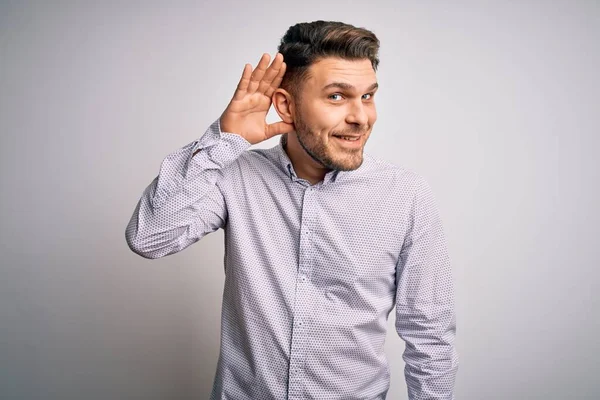 Giovane Uomo Affari Con Gli Occhi Azzurri Piedi Sfondo Isolato — Foto Stock