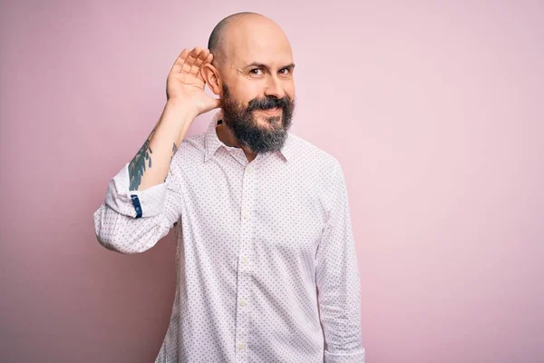 Handsome Bald Man Beard Wearing Elegant Shirt Isolated Pink Background — Stock Photo, Image