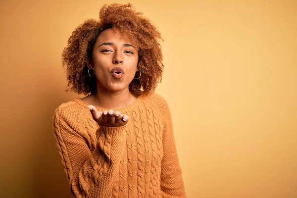 Jovem Mulher Afro Afro Afro Afro Bonita Africano Com Cabelo — Fotografia de Stock