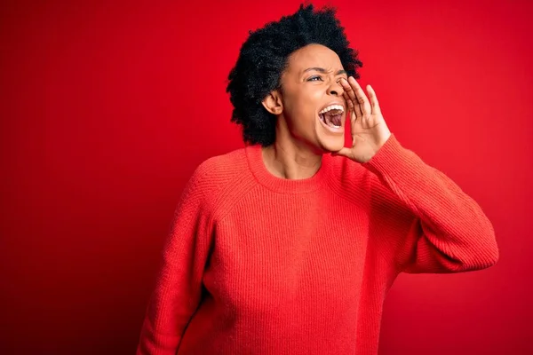 Giovane Bella Afro Donna Afro Americana Con Capelli Ricci Indossa — Foto Stock