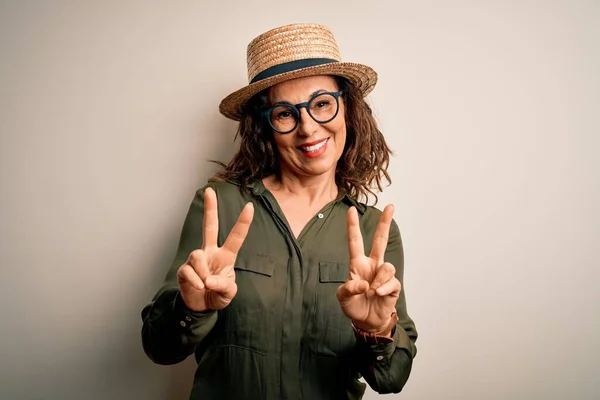 Middle Age Brunette Woman Wearing Glasses Hat Standing Isolated White — Stock Photo, Image