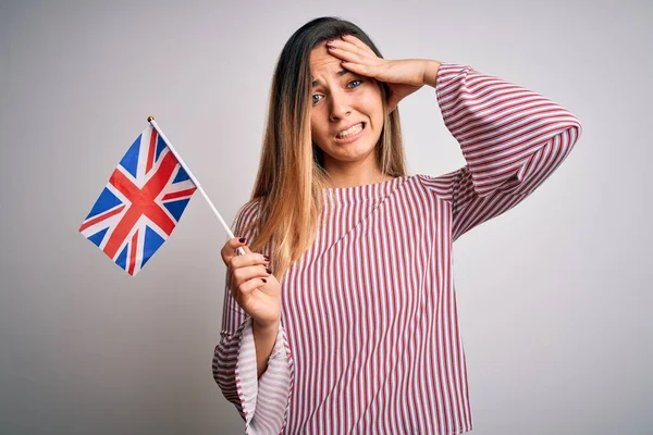 Joven Rubia Guapa Con Ojos Azules Con Bandera Reino Unida —  Fotos de Stock