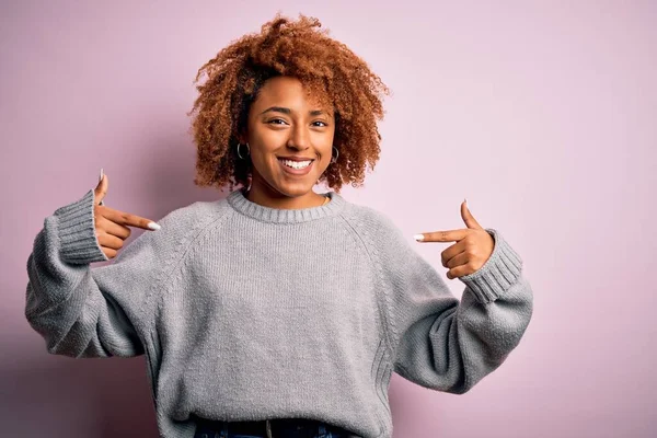 Young Beautiful African American Afro Woman Curly Hair Wearing Casual — ストック写真