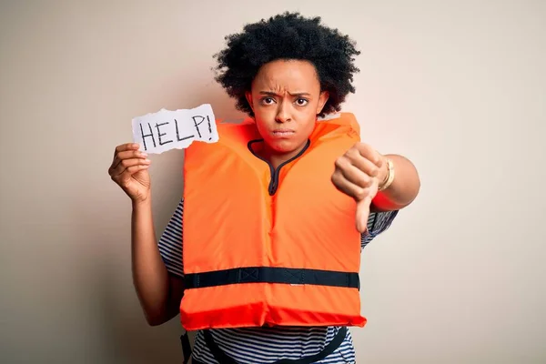 Giovane Afro Donna Afro Americana Con Capelli Ricci Indossa Giubbotto — Foto Stock