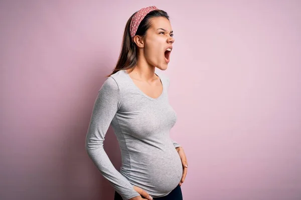 Jovem Bela Adolescente Grávida Esperando Bebê Sobre Fundo Rosa Isolado — Fotografia de Stock