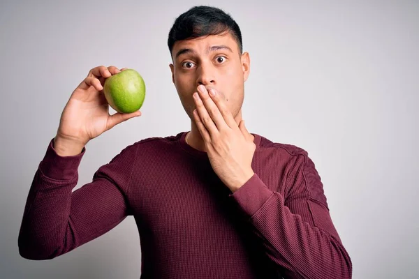 Giovane Uomo Ispanico Mangiare Mela Verde Fresca Come Nutrizione Sana — Foto Stock