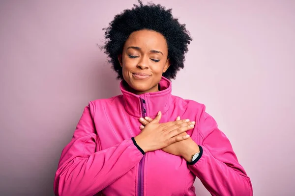 Jovem Afro Americana Afro Esportista Com Cabelo Encaracolado Vestindo Sportswear — Fotografia de Stock