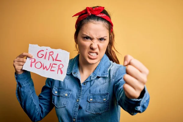 Junge Schöne Frau Hält Papier Mit Girl Power Botschaft Auf — Stockfoto
