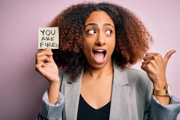 Jovem Afro Americana Com Cabelo Afro Segurando Papel Com Você — Fotografia de Stock