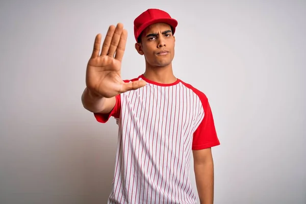 Jovem Atleta Afro Americano Bonito Vestindo Camiseta Beisebol Listrado Boné — Fotografia de Stock