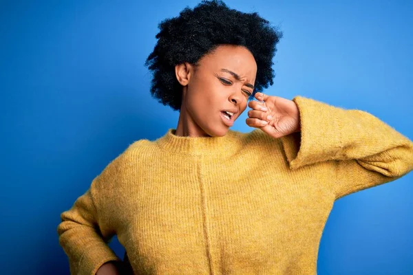 Jovem Mulher Afro Afro Afro Afro Bonita Africano Com Cabelo — Fotografia de Stock