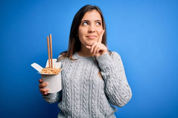 Young Woman Eating Asian Noodles Take Away Box Using Chopstick — Stock Photo, Image